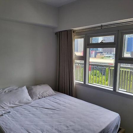 Luxury @ Bgc Sleeps 6 Comfortably Fast Wifi Pool! Apartment Manila Exterior foto