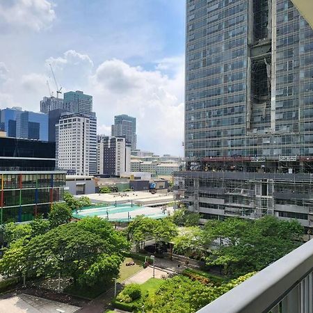 Luxury @ Bgc Sleeps 6 Comfortably Fast Wifi Pool! Apartment Manila Exterior foto