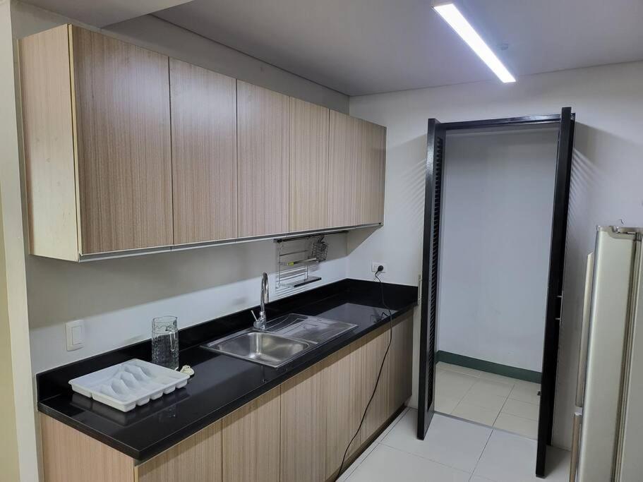 Luxury @ Bgc Sleeps 6 Comfortably Fast Wifi Pool! Apartment Manila Exterior foto