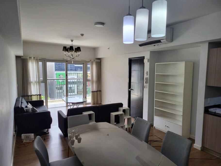 Luxury @ Bgc Sleeps 6 Comfortably Fast Wifi Pool! Apartment Manila Exterior foto