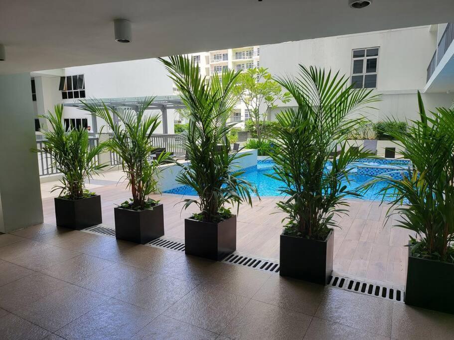 Luxury @ Bgc Sleeps 6 Comfortably Fast Wifi Pool! Apartment Manila Exterior foto