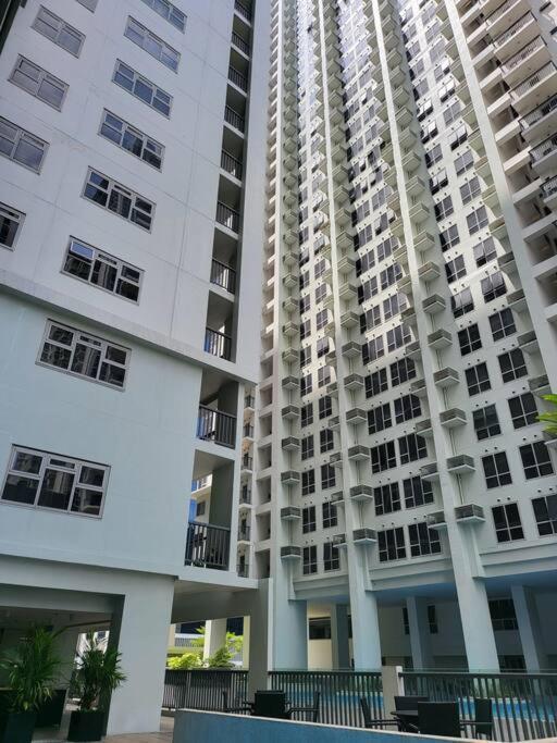 Luxury @ Bgc Sleeps 6 Comfortably Fast Wifi Pool! Apartment Manila Exterior foto