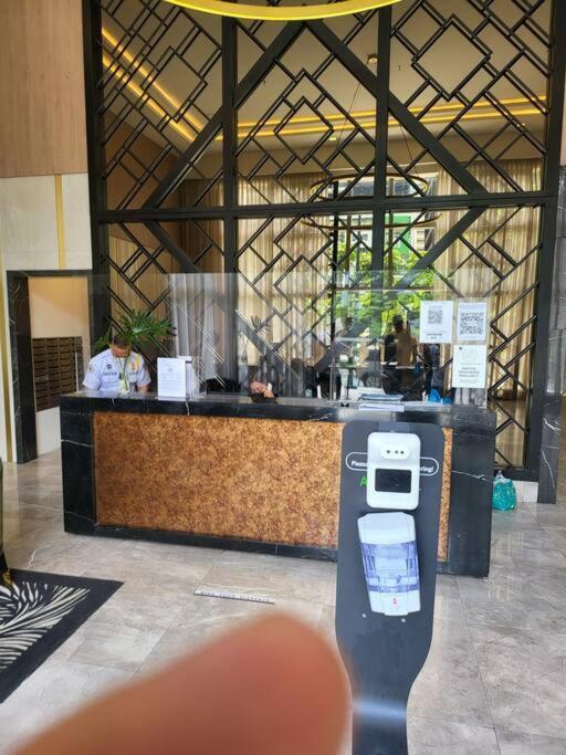Luxury @ Bgc Sleeps 6 Comfortably Fast Wifi Pool! Apartment Manila Exterior foto