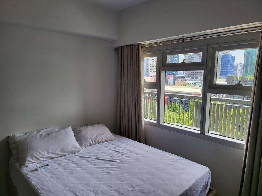 Luxury @ Bgc Sleeps 6 Comfortably Fast Wifi Pool! Apartment Manila Exterior foto