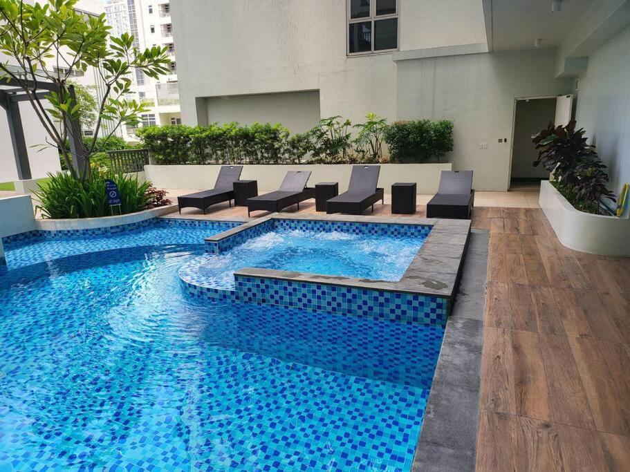 Luxury @ Bgc Sleeps 6 Comfortably Fast Wifi Pool! Apartment Manila Exterior foto
