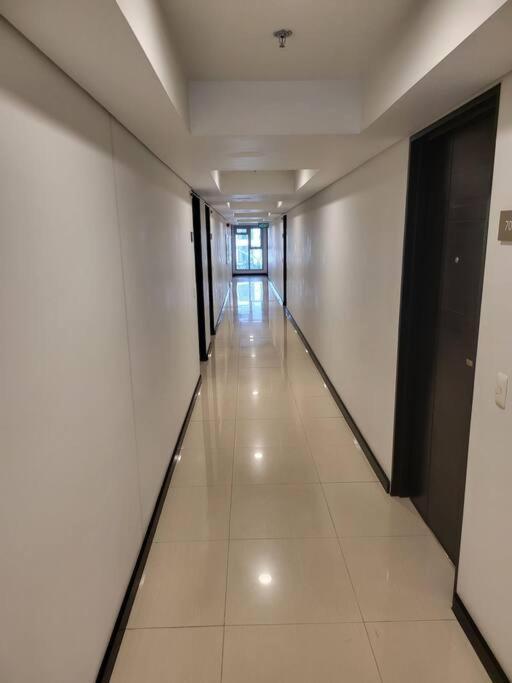 Luxury @ Bgc Sleeps 6 Comfortably Fast Wifi Pool! Apartment Manila Exterior foto