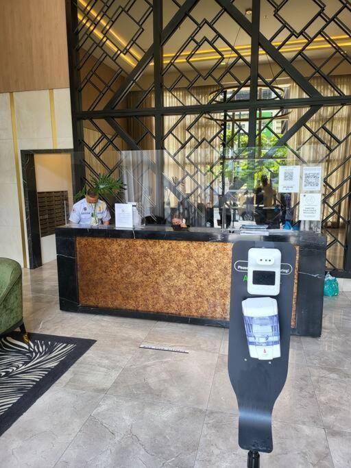 Luxury @ Bgc Sleeps 6 Comfortably Fast Wifi Pool! Apartment Manila Exterior foto