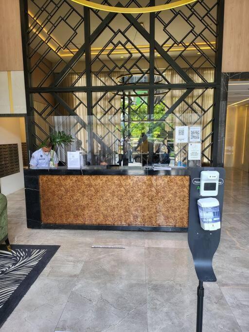 Luxury @ Bgc Sleeps 6 Comfortably Fast Wifi Pool! Apartment Manila Exterior foto