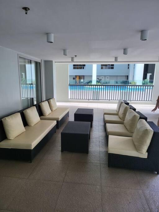Luxury @ Bgc Sleeps 6 Comfortably Fast Wifi Pool! Apartment Manila Exterior foto