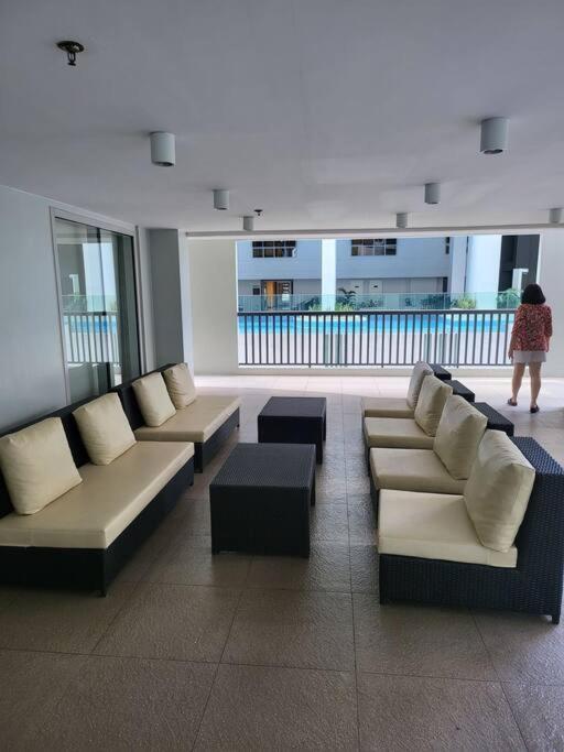 Luxury @ Bgc Sleeps 6 Comfortably Fast Wifi Pool! Apartment Manila Exterior foto