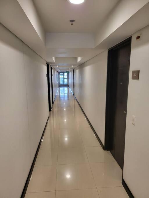 Luxury @ Bgc Sleeps 6 Comfortably Fast Wifi Pool! Apartment Manila Exterior foto