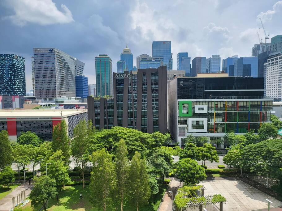 Luxury @ Bgc Sleeps 6 Comfortably Fast Wifi Pool! Apartment Manila Exterior foto