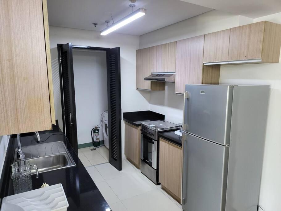 Luxury @ Bgc Sleeps 6 Comfortably Fast Wifi Pool! Apartment Manila Exterior foto