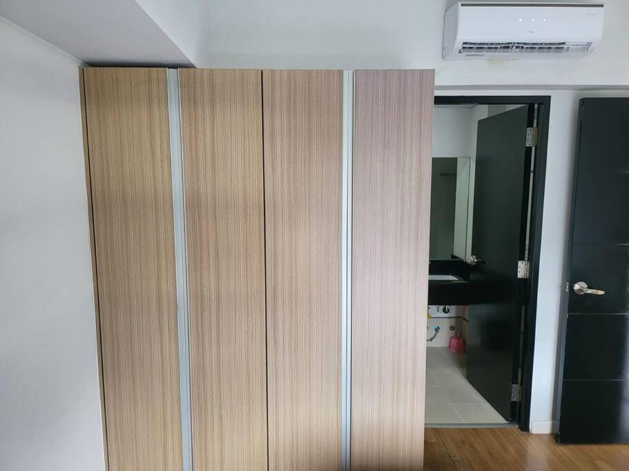 Luxury @ Bgc Sleeps 6 Comfortably Fast Wifi Pool! Apartment Manila Exterior foto