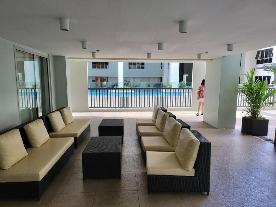 Luxury @ Bgc Sleeps 6 Comfortably Fast Wifi Pool! Apartment Manila Exterior foto